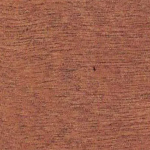 Textura de madera en tono marrón rojizo con veta fina, adecuada para revestimientos o muebles.