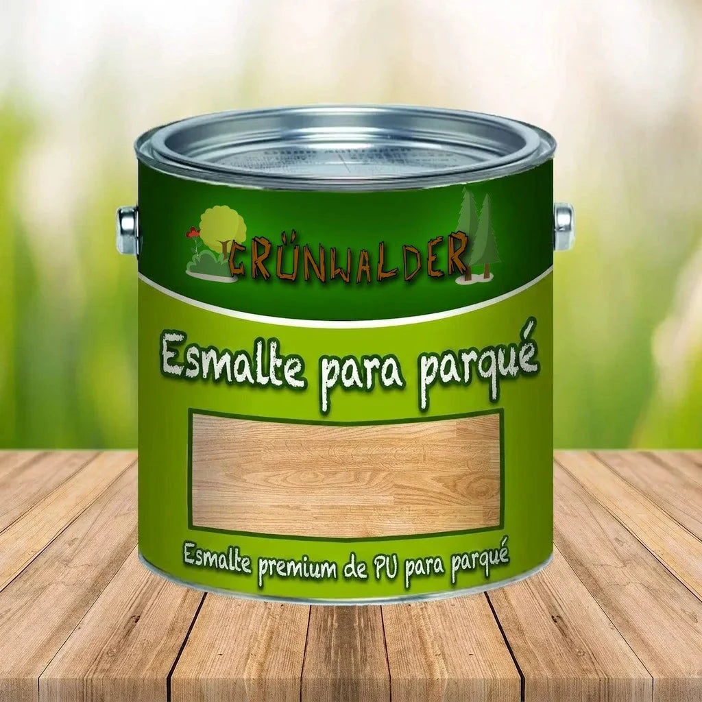 Lata de barniz para parquet Grünwalder Premium PU sobre mesa de madera. Etiqueta verde con diseño de veta de madera.