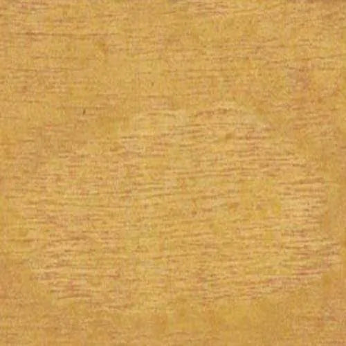 Superficie de madera clara en tono miel con vetas finas y horizontales.
