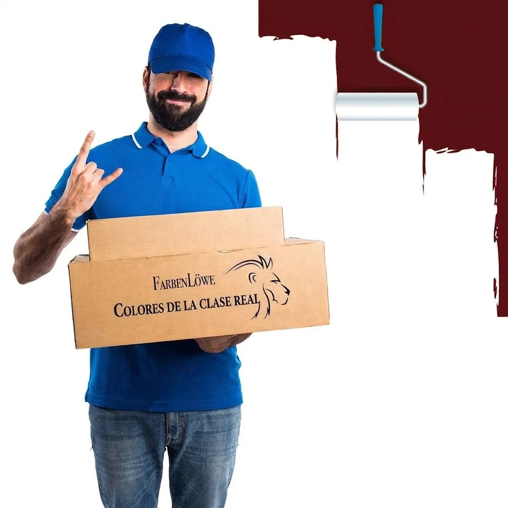 Hombre con gorra y playera azul sonríe y sostiene cajas de "FarbenLöwe: Colores de Clase Suprema". Un rodillo pinta fondo.