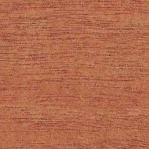 Fondo de madera con textura de grano fino en tonos rojizos y marrones.