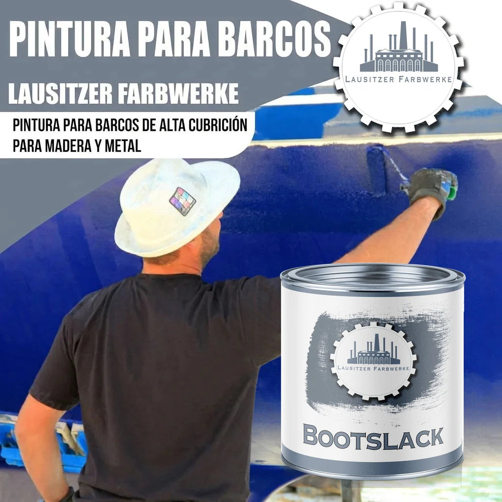 Hombre pintando un barco azul con pintura "BOOTSLACK" de LAUSITZER FARBWERKE. Pintura para barcos.